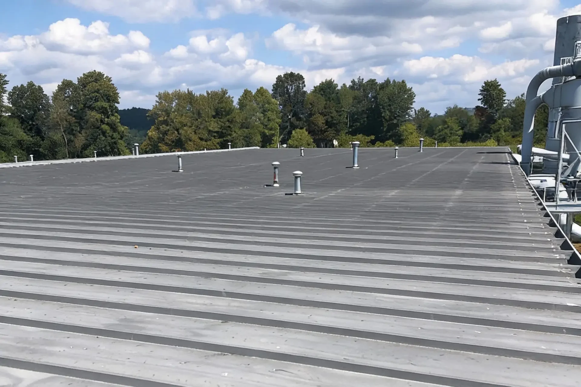 Commercial roof service agreement inspection in Ontario